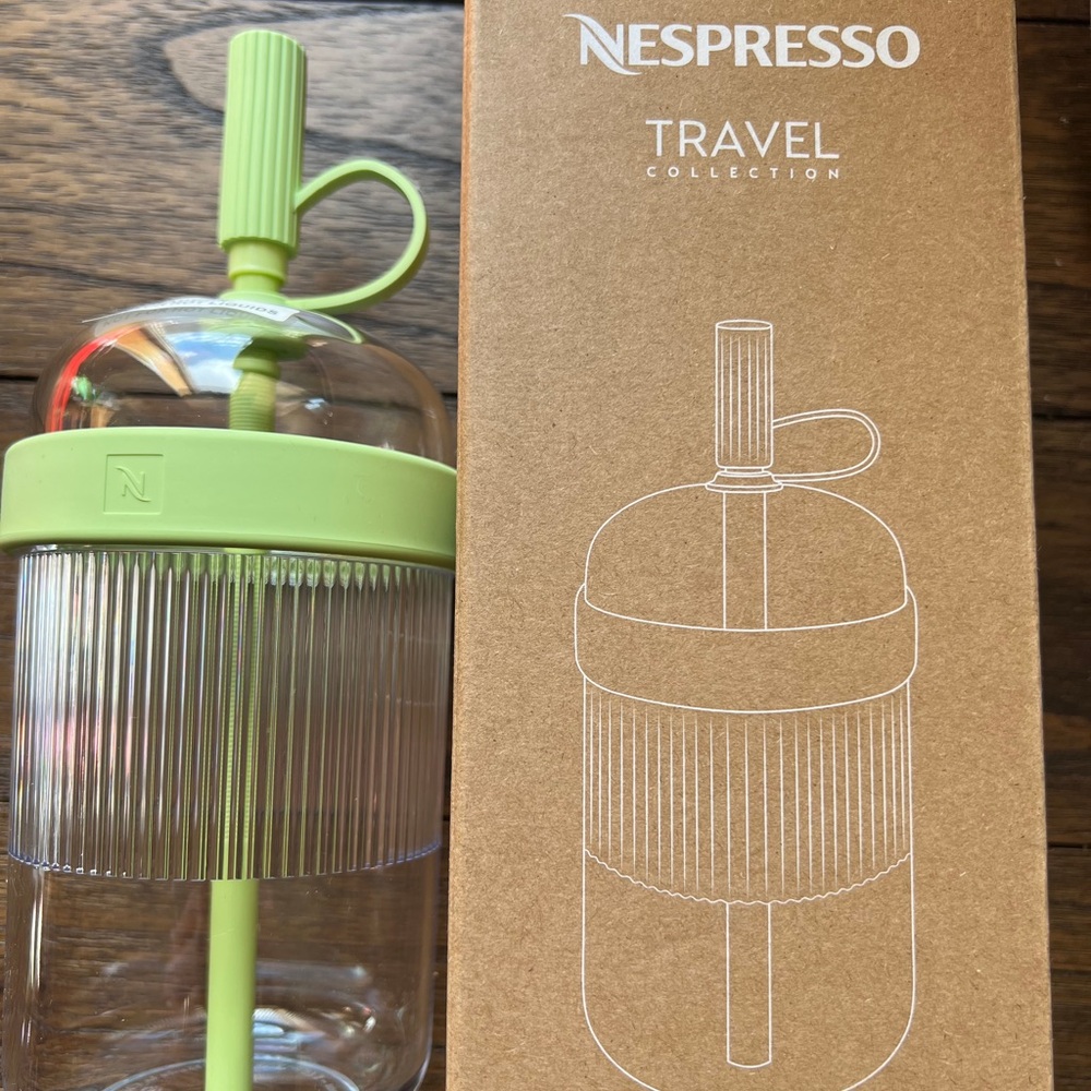 NWT- Limited edition Nespresso Iced Tumbler

Pistachio